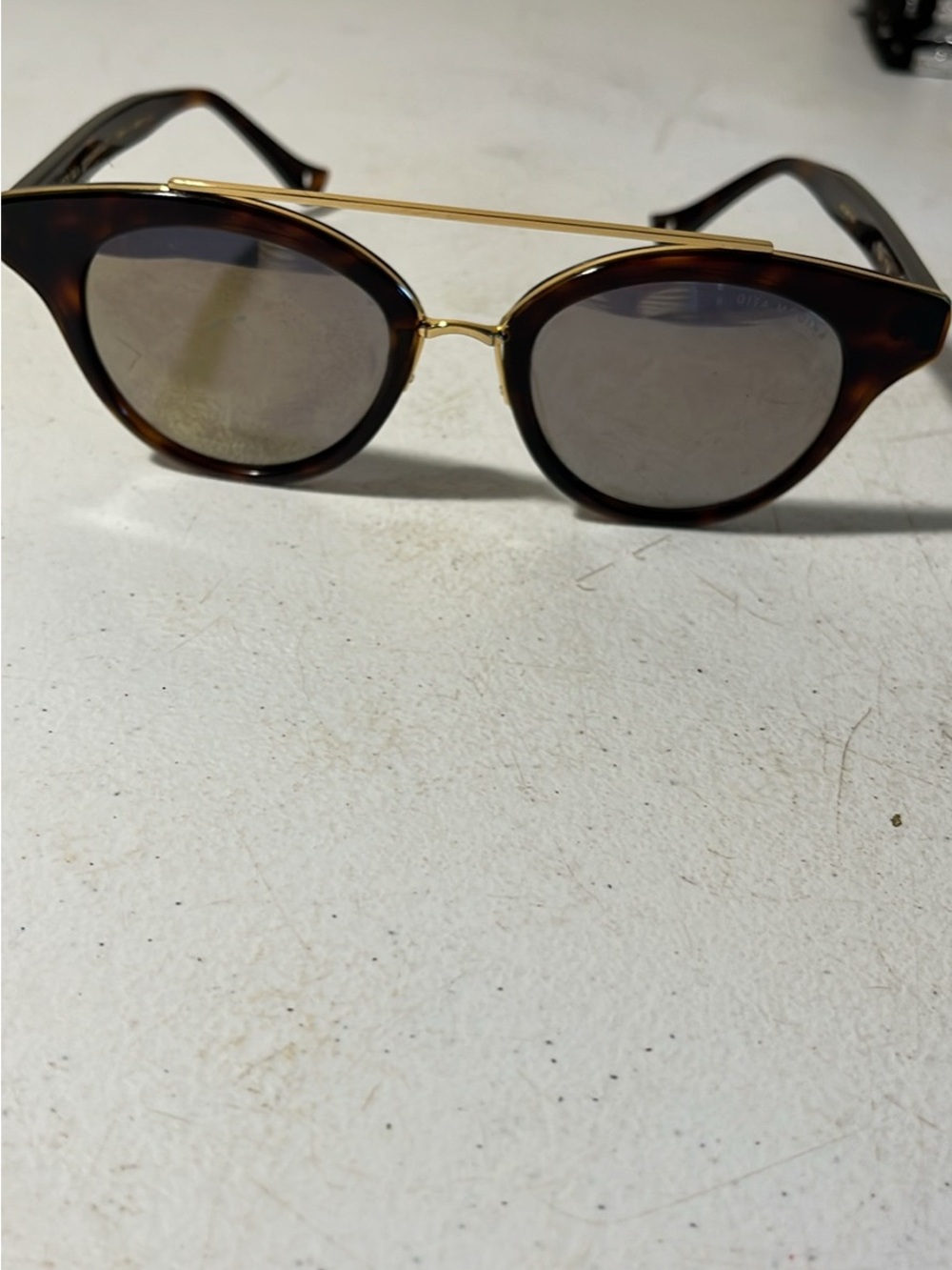 Pitaya Tortoiseshell Sunglasses with Gold Double Bar